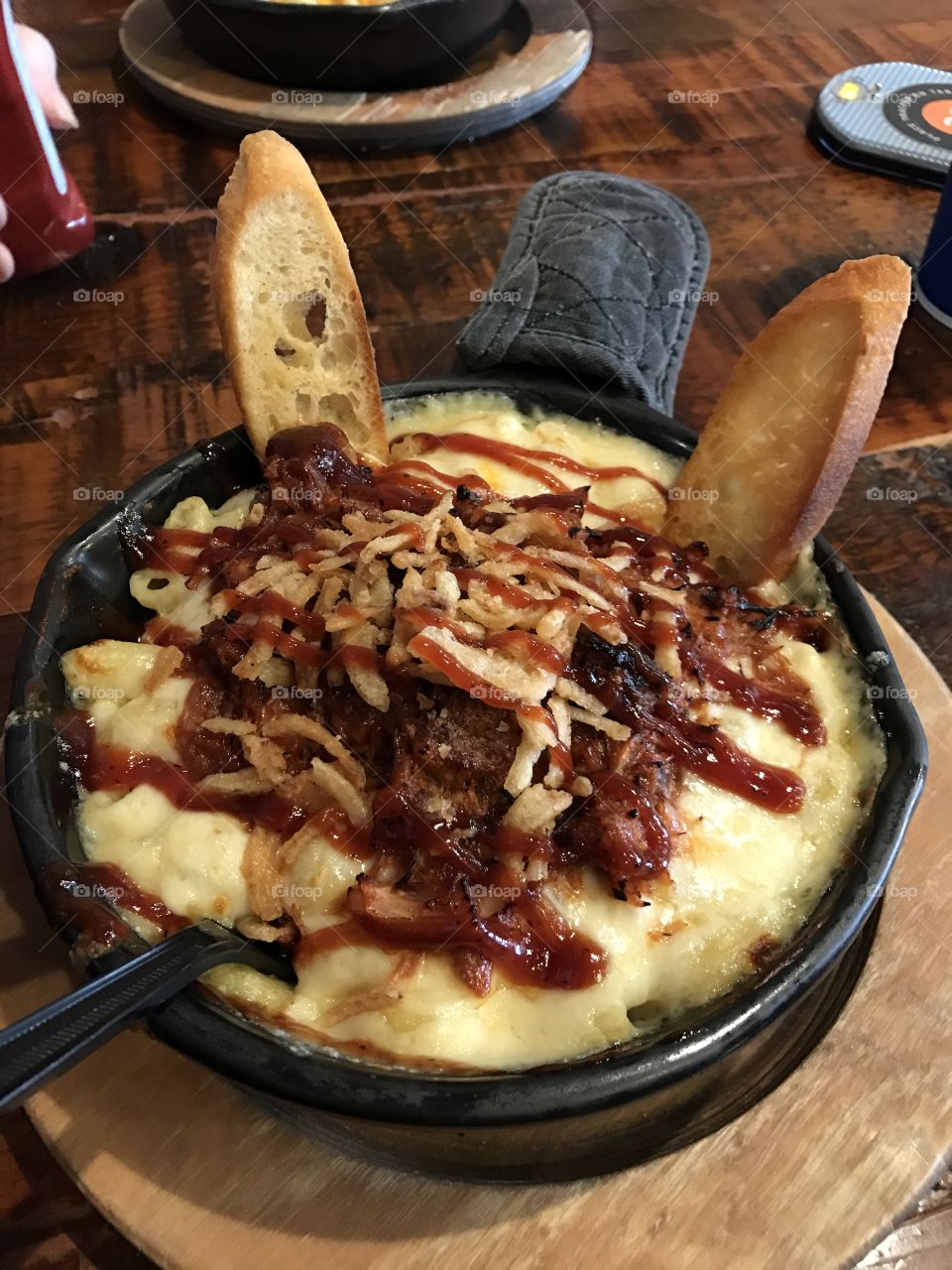 Mac and cheese and pulled pork
