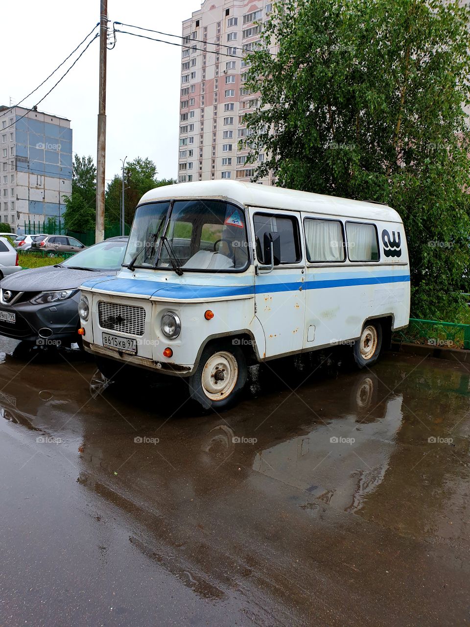 автомобиль как будто из skubi du только перекрашен;)