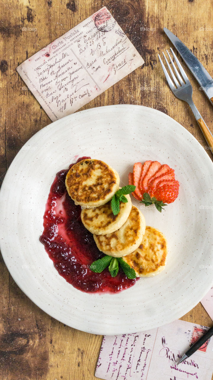 cottage cheese pancakes with strawberries