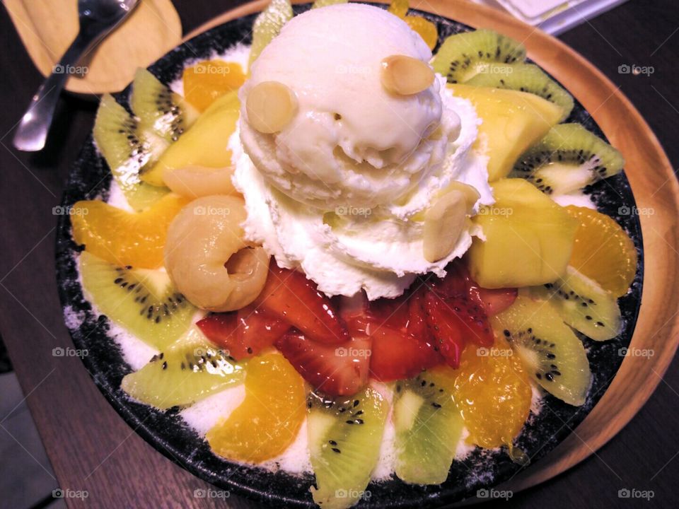 Mixed fruits Bingsu