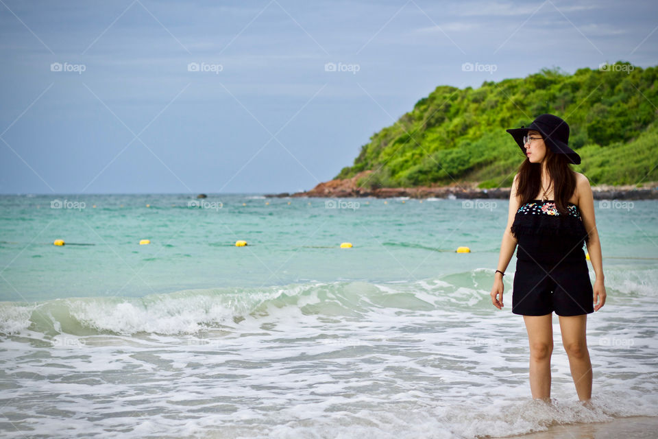 Women in the beach 