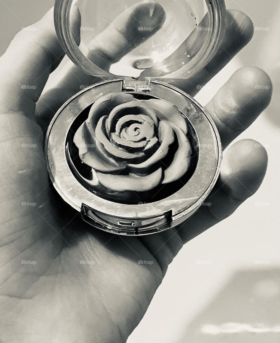 This is lip balm in the shape of a rose. 