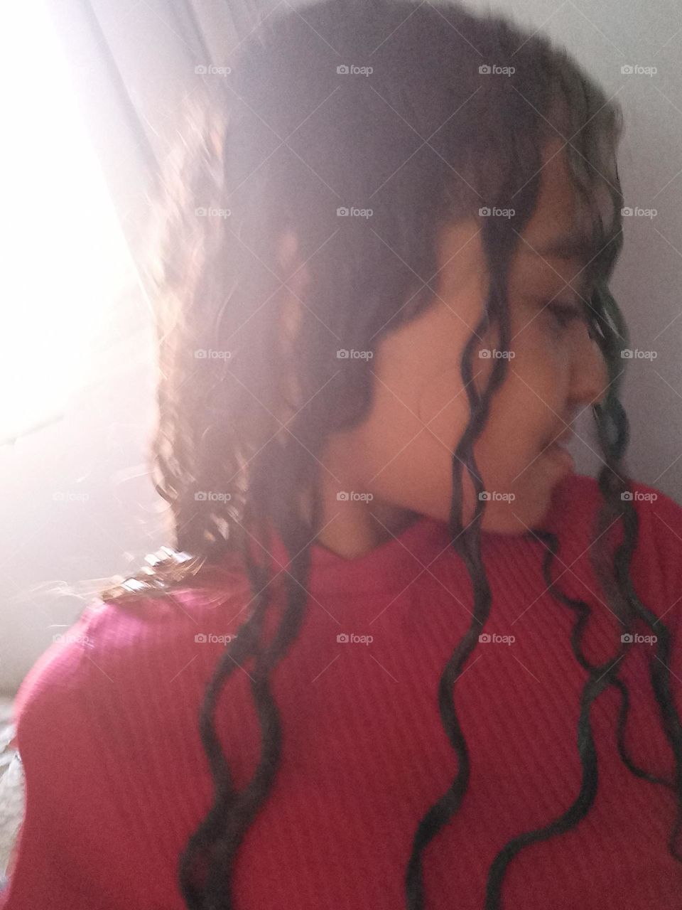 Cabelos cacheados e crespos, para mantê-los bonitos,  hidratados, sedosos e  macios. É necessário  hidratar os fios com frequência,  porque eles tendem a perder mais umidade, porque os chacais são fechados e dificultam a penetração  de água....