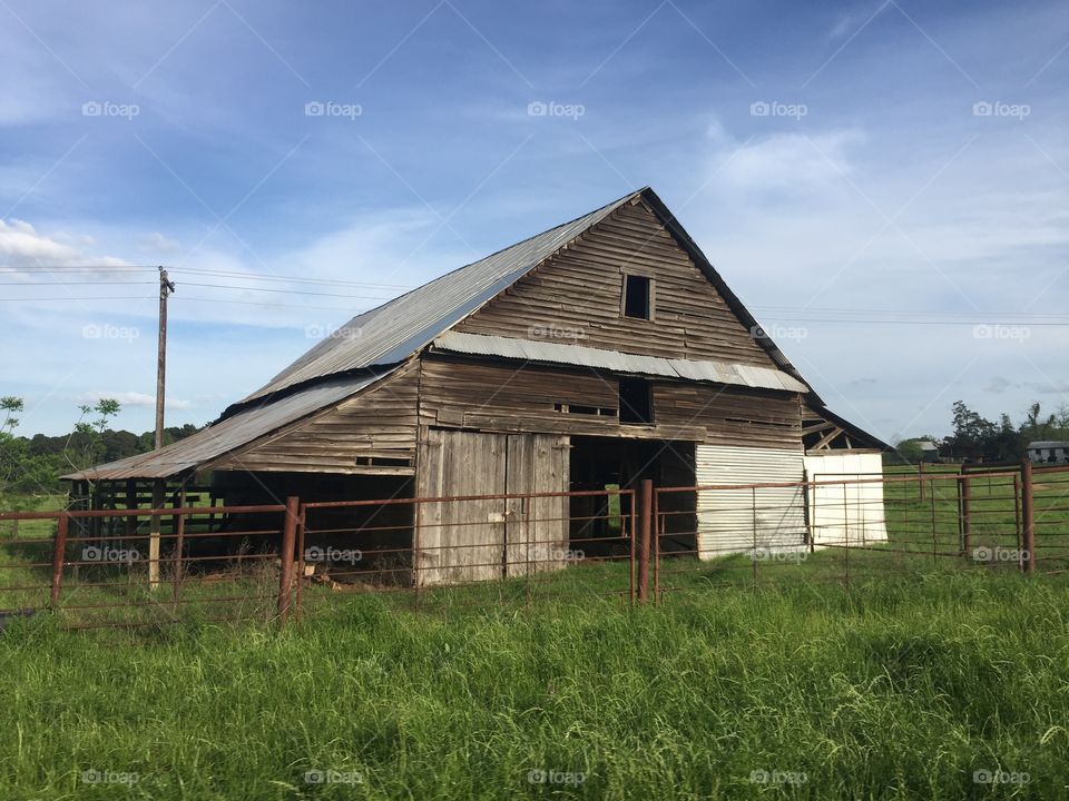 This classic Texan barn was discovered on the side of a small country road.