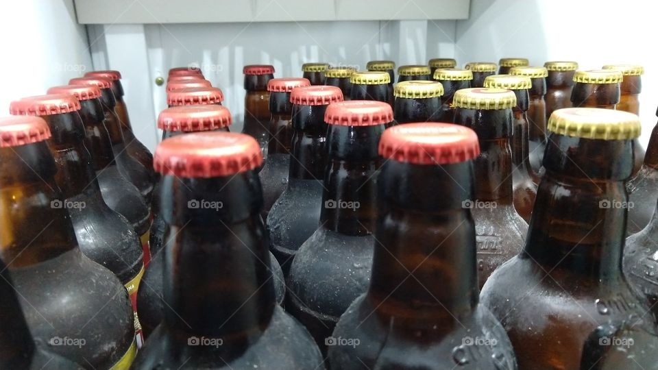 Garrafas de cervejas.