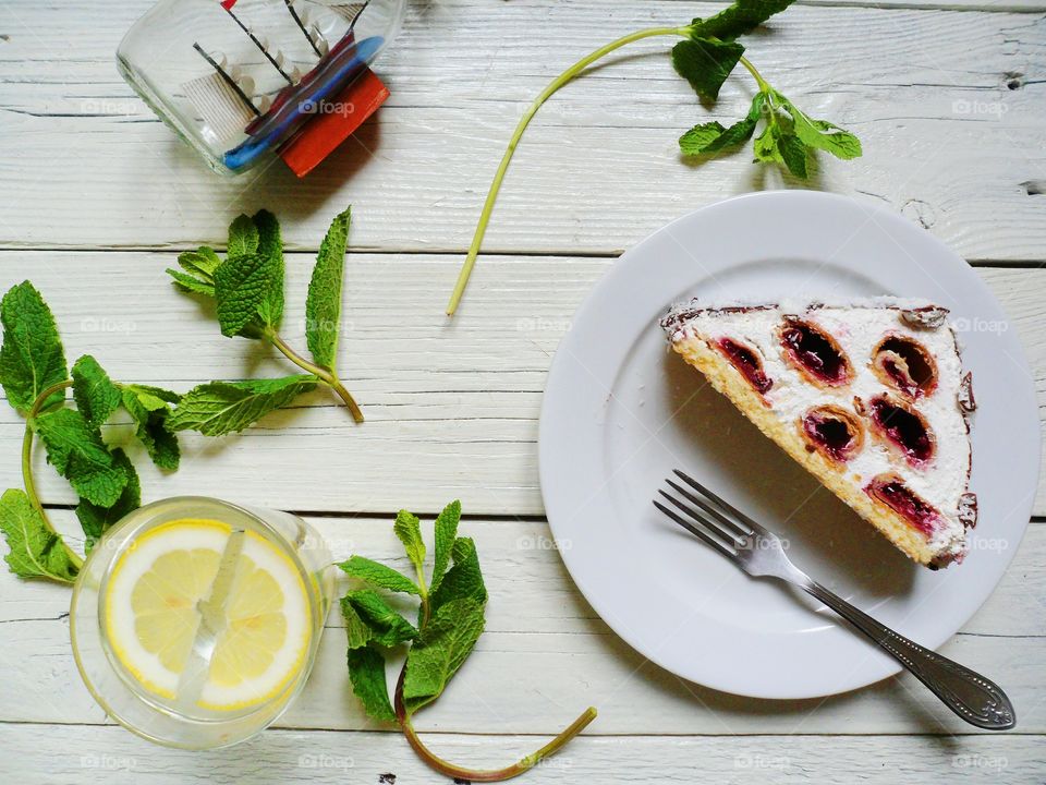 cake and lemonade