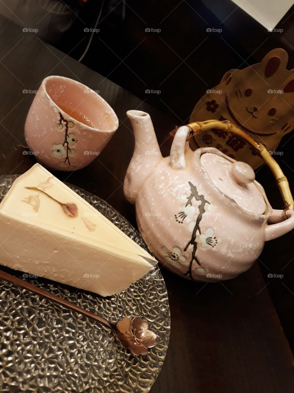 Have a nice sakura fried tea and sakura cake. It's beautiful, relaxing, and joyable.