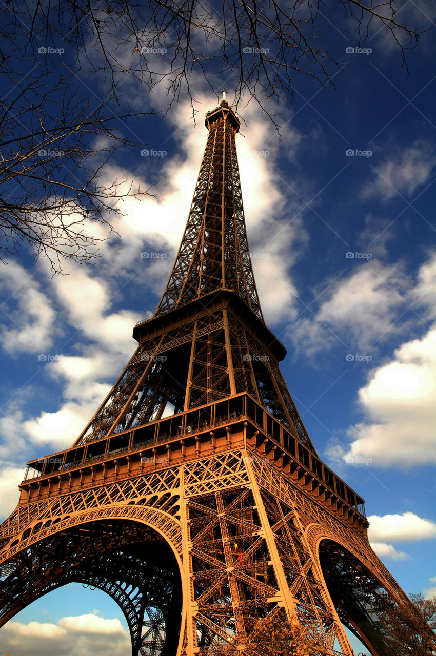 Simple eiffel tower and clouds