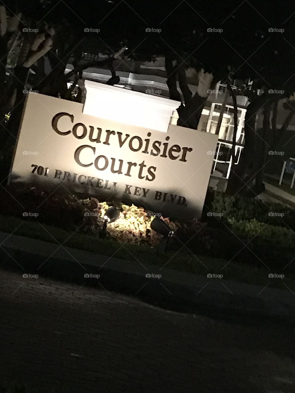 Courvoisier courts