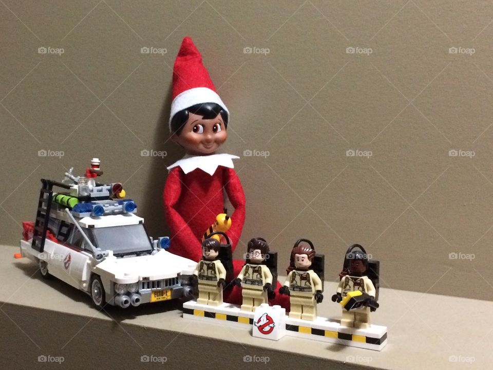 Mister Elf chillin' with the Ghostbusters!