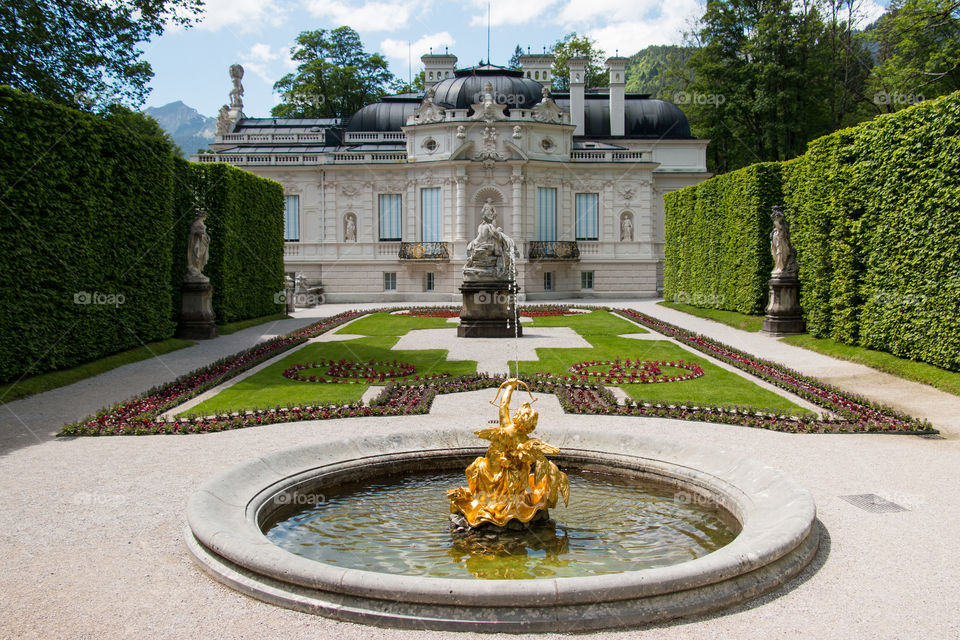 SidE View of linderhof 