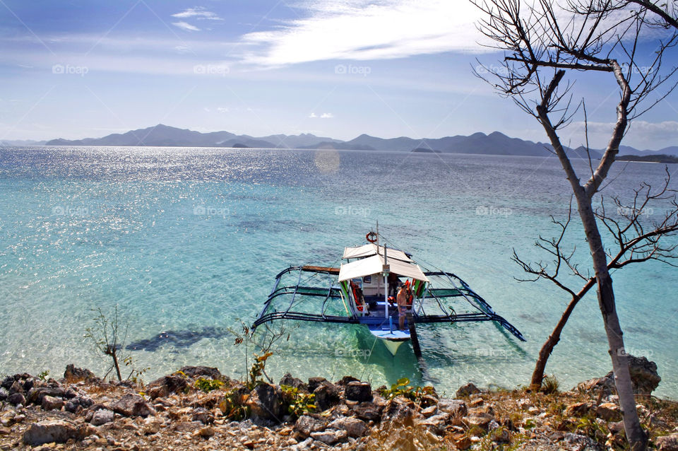 Island hopping in clear turquoise beach