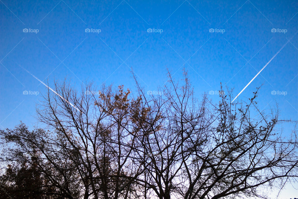 trace of an airplane flying in the blue sky