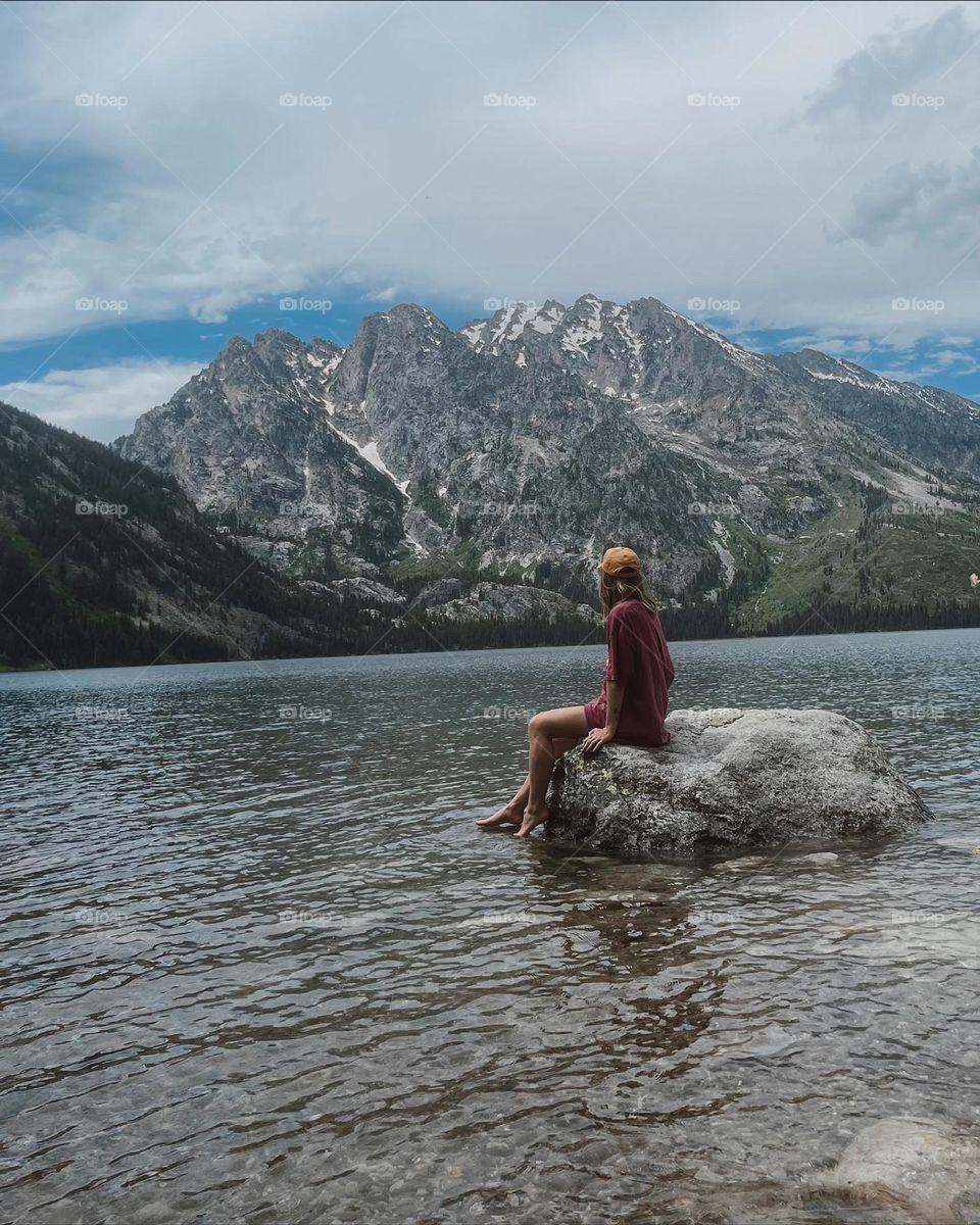 Oversized tee and baseball cap