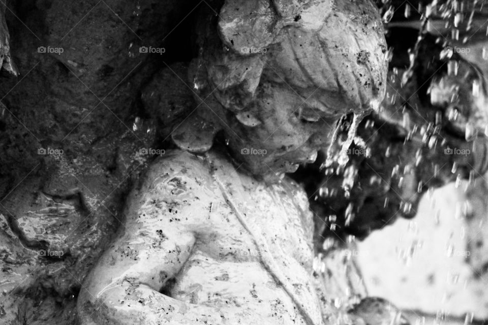 Bland and white Child Water Fountain