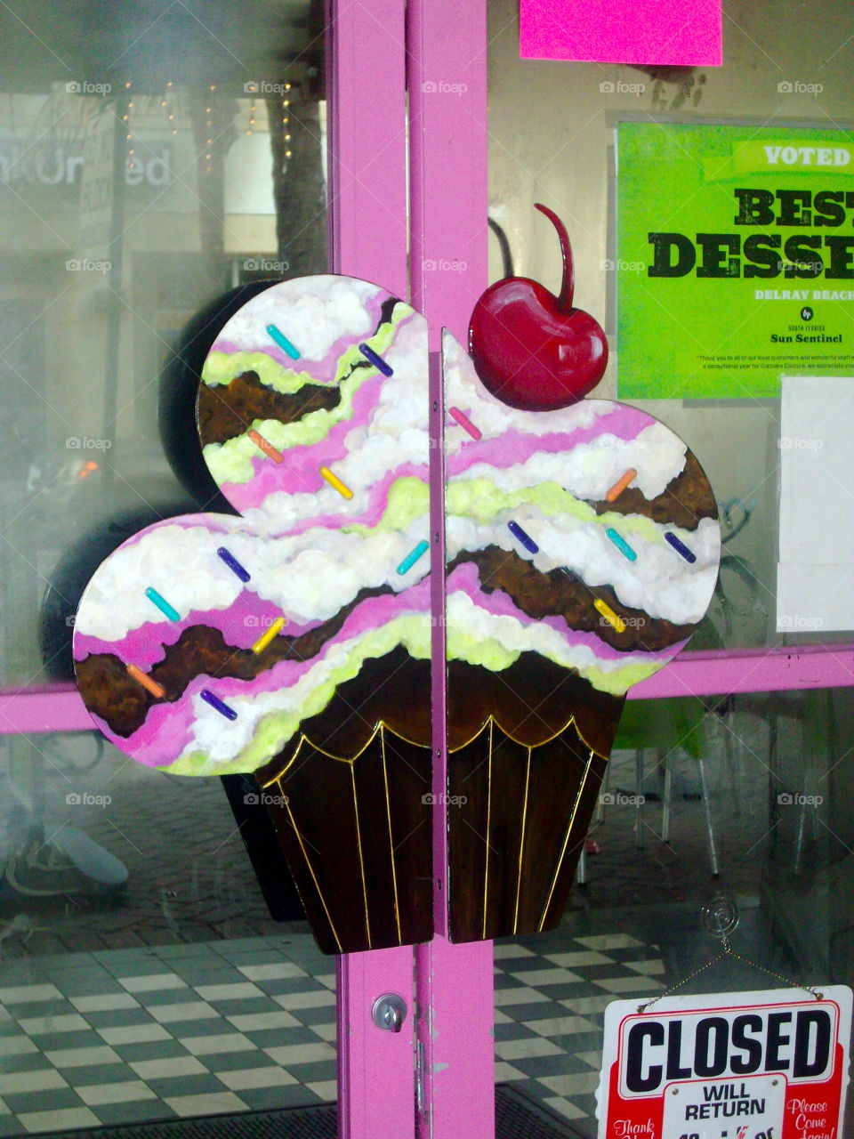 Cupcake door