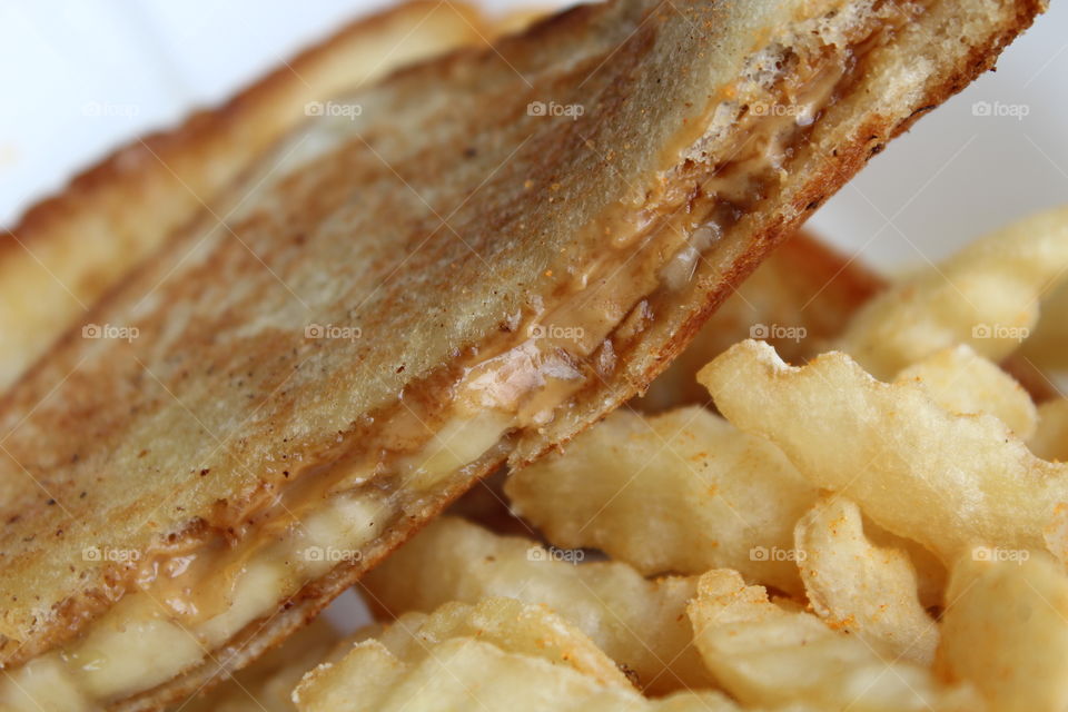 Peanut Butter and Bananas Grilled Sandwich 