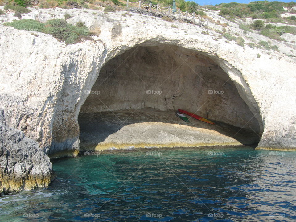 canoas in cave