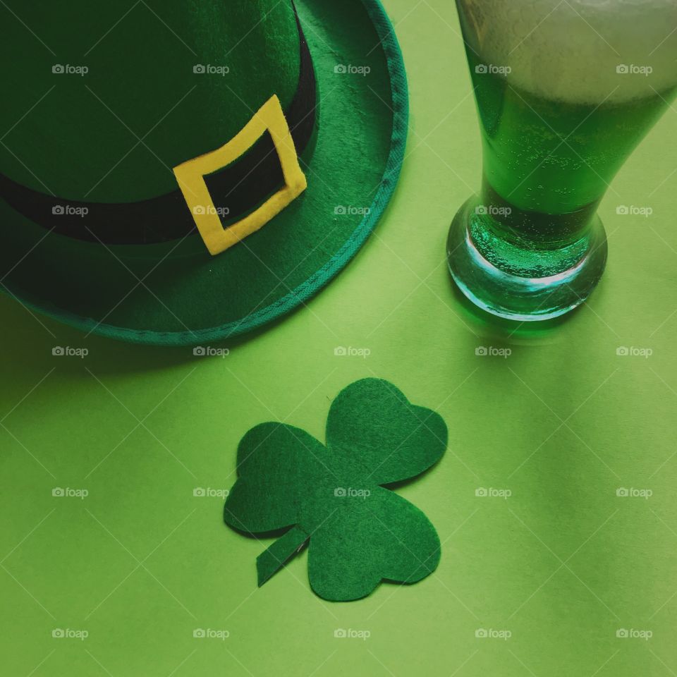 St. Patrick's day, green, leprechaun, beer, green beer, paraphernalia, Ireland, Irish, March 17, clover, lucky, luck, good luck, coins, wealth, hat, leprechaun, pot, confetti, holiday, Wallpaper, background, spectacles, carnival, karnavalnye glasses, green hat, celebration, parade, cocktail, drink, drinking, alcohol, Mixology, drink, top, minimal, festival, party, March, event, accessories, festival glasses, spring, deep green, green, grass, thematic, national, tradition, traditions, traditional, St. Patrick, Patricks, Saint Patrick, patricks, still life, symbol, 