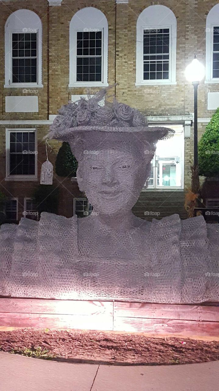 Minnie Pearl out of Chicken Wire
