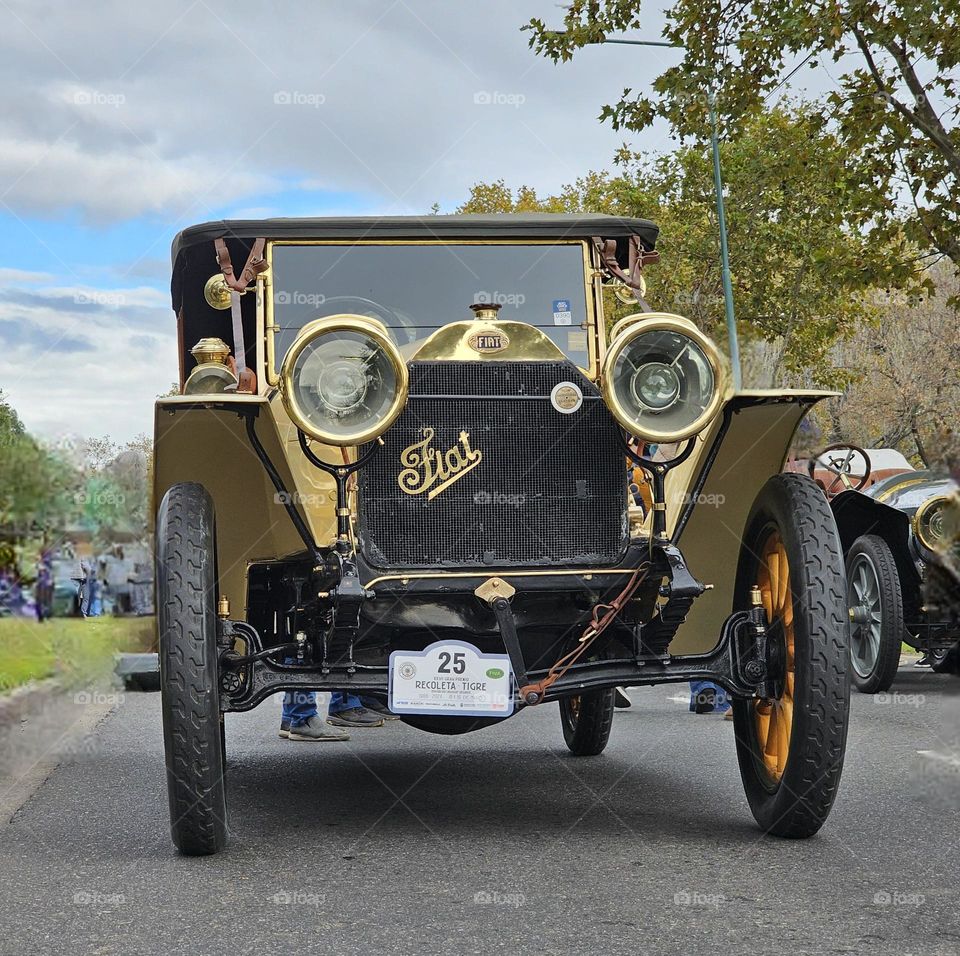 "The faithful Fiat". A classic in Argentina's antique car fairs. This Fiat boasts elegance and sophistication.