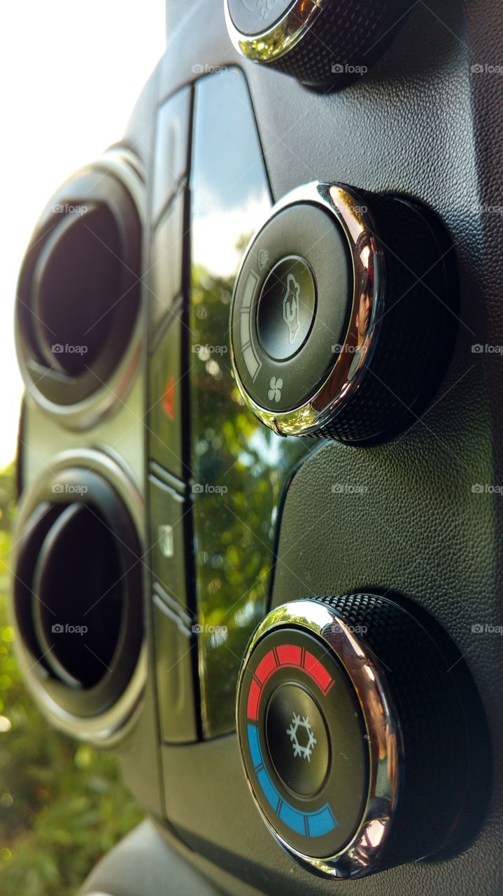 Ar condicionado, botões do painel do veículo.