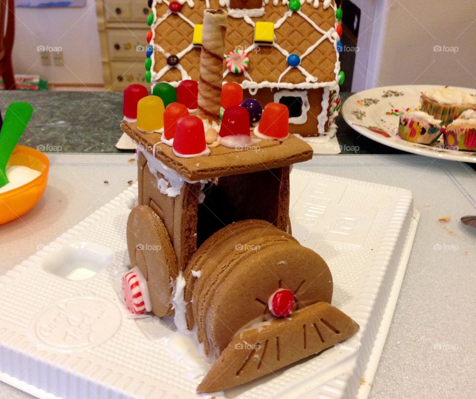 making a gingerbread train 
