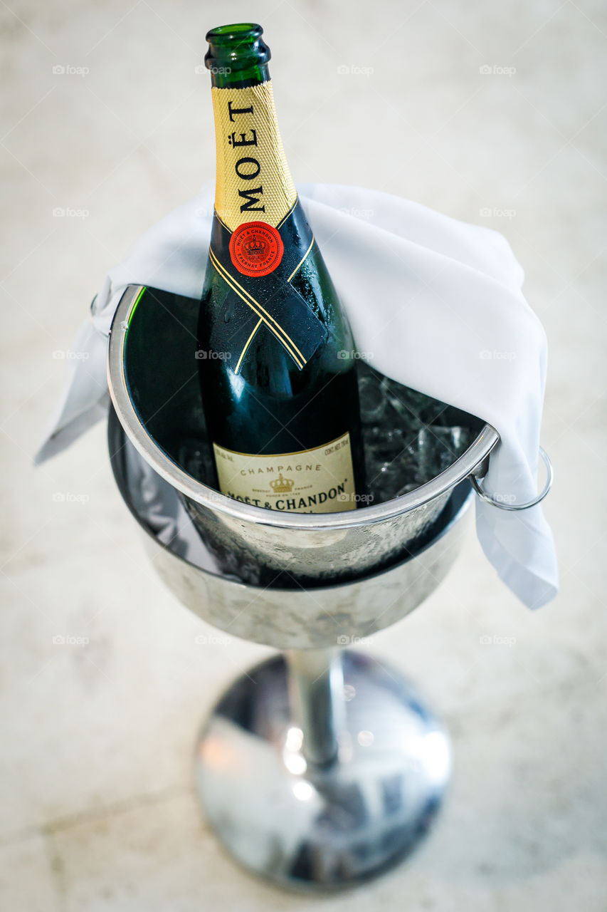 Champagne moët chandon on ice