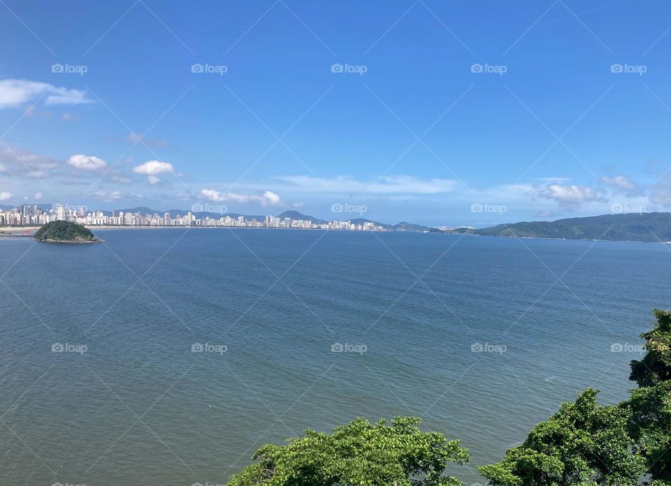 🇺🇸 The beauty of Santos bay is something unique!  From this viewpoint, you can contemplate all of its infinite ocean… / 🇧🇷A beleza da baía de Santos é algo ímpar! Desse mirante, se pode contemplar todo o seu infinito oceano…