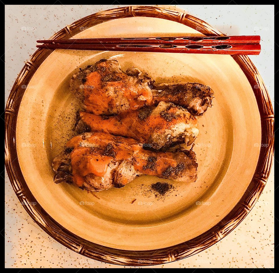 Chicken drumsticks for late night supper. This is a simple meal to prepare without any mess and considerable time spent.