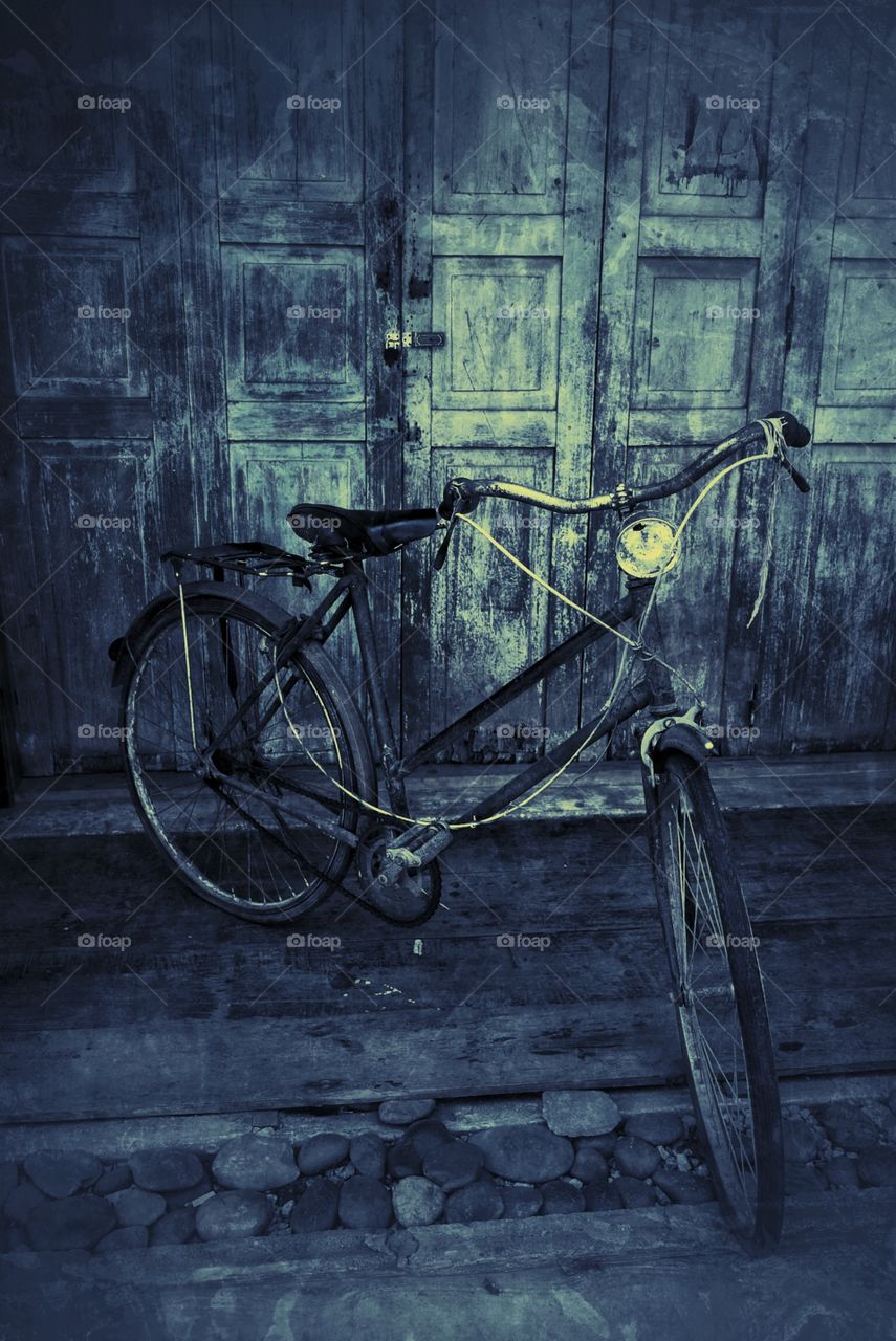 Old grunge bicycle
