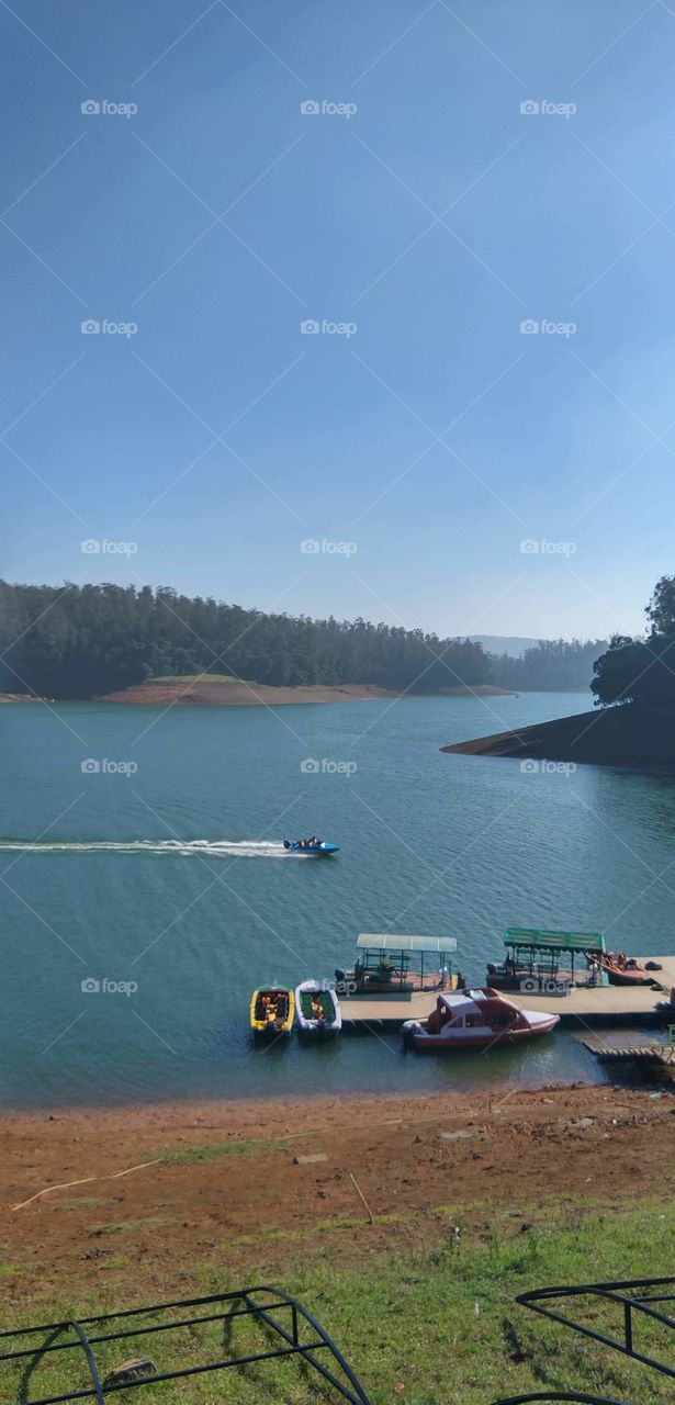 Lake Ooty, the most famous lake here is a manmade marvel, one that helps visitors let out all the summer heat from the plains