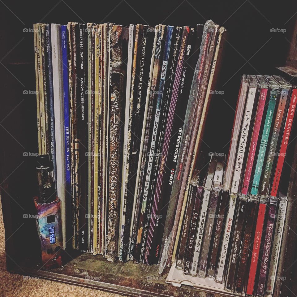 Small collection of vinyl. 