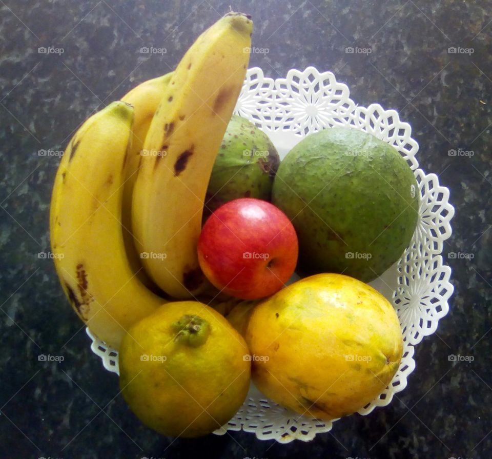 Saúde em forma de frutas: Banana, abacate, mexerica, maçã e mamão!