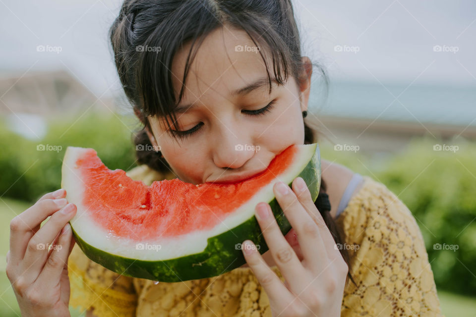 Eating watermelon 