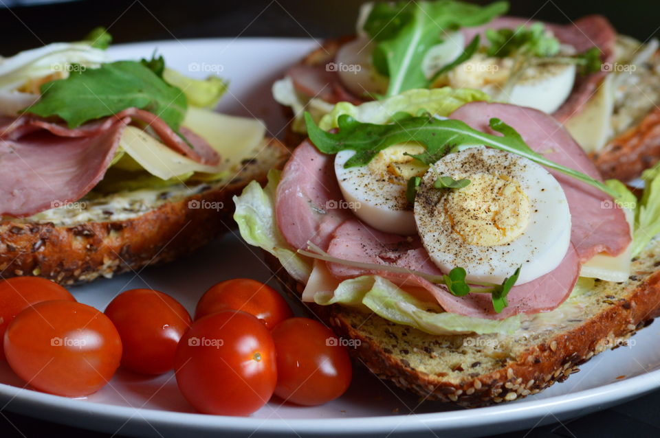 Bread with fresh lettuce, ham and cherry tomatoes