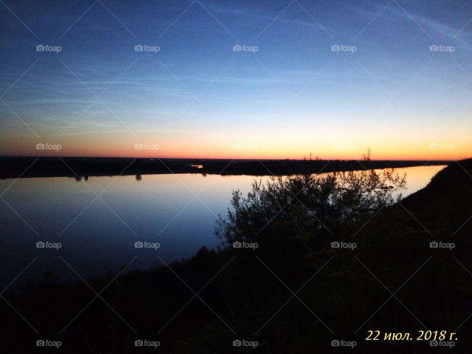 закат.оранжевый.река.небо.