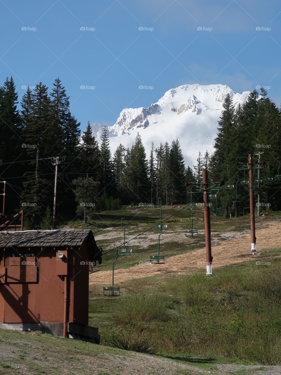 The magnificent Mt. Hood in Oregon’s Cascade Mountain Range covered in fresh springtime snow on a beautiful sunny day. 