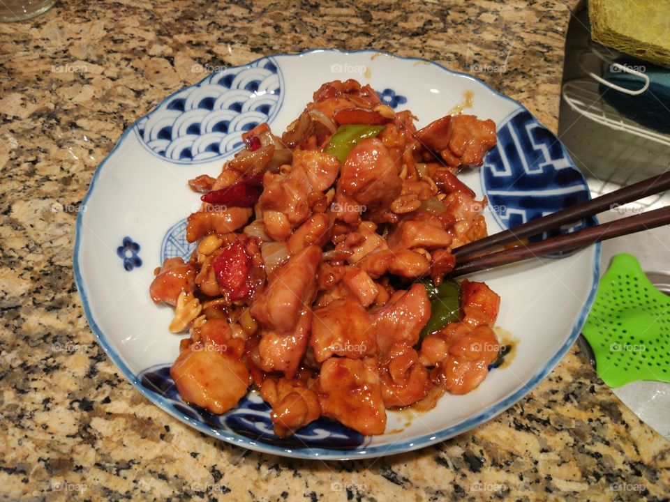 Spicy diced chicken with peanuts