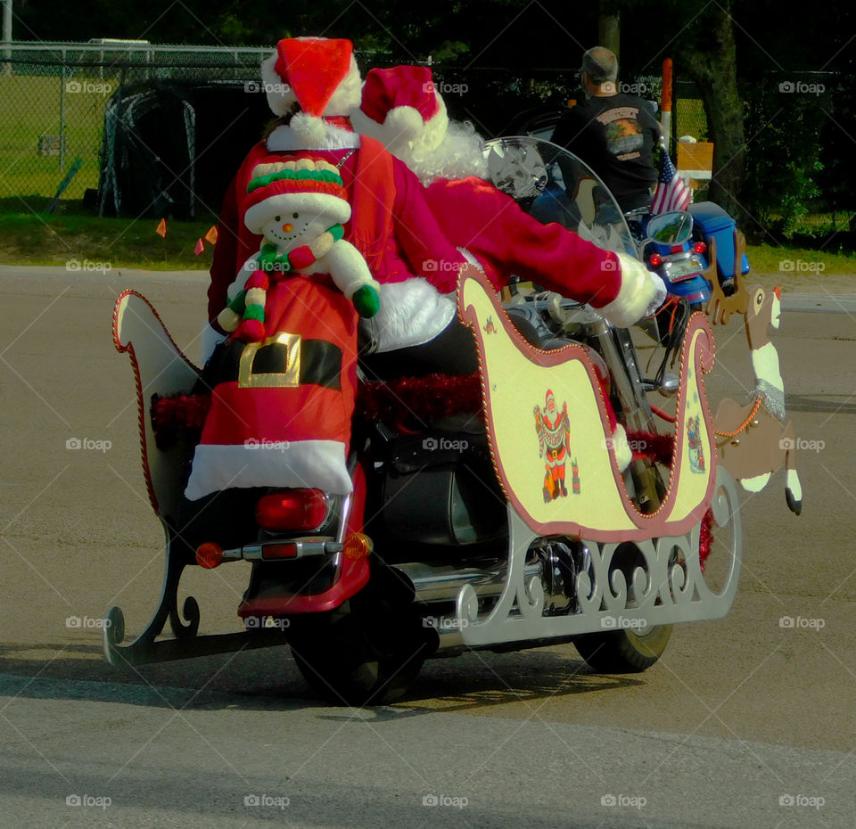 Santa Claus in his sleigh cycle!