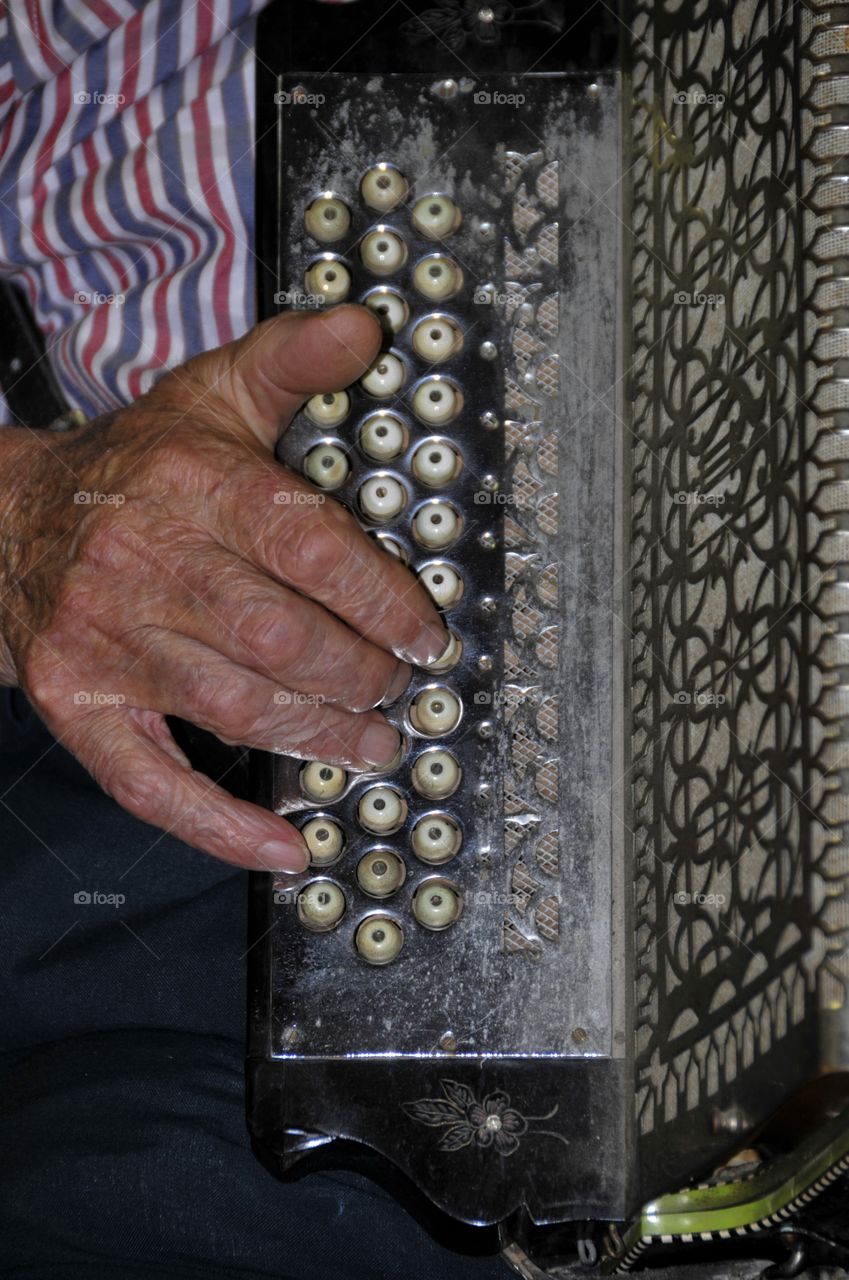 Playing concertina