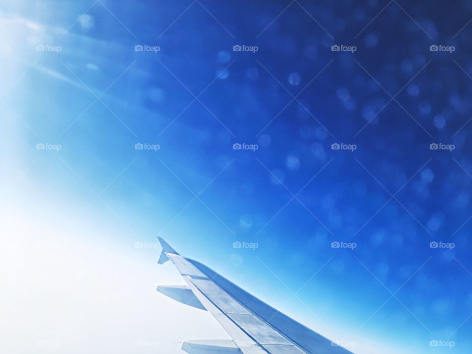 Как приятно предвкушать начинающееся путешествие на борту самолета. It's nice to look forward to the beginning of the journey on board the plane