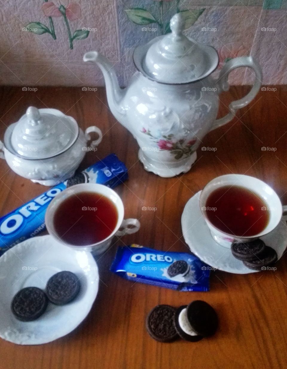Tea with delicious Oreo cookies