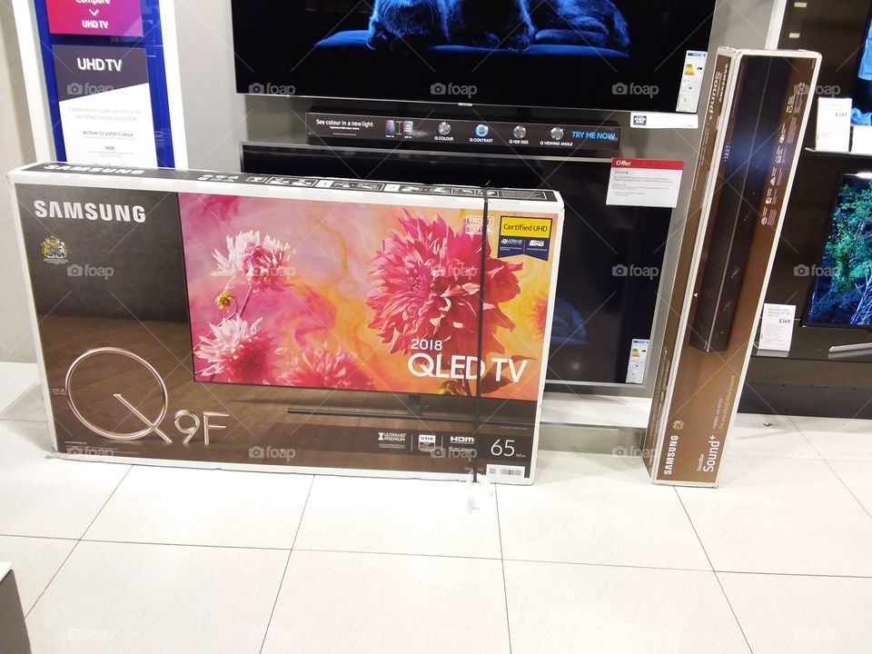 Samsung QLED ambient mode television with soundbar