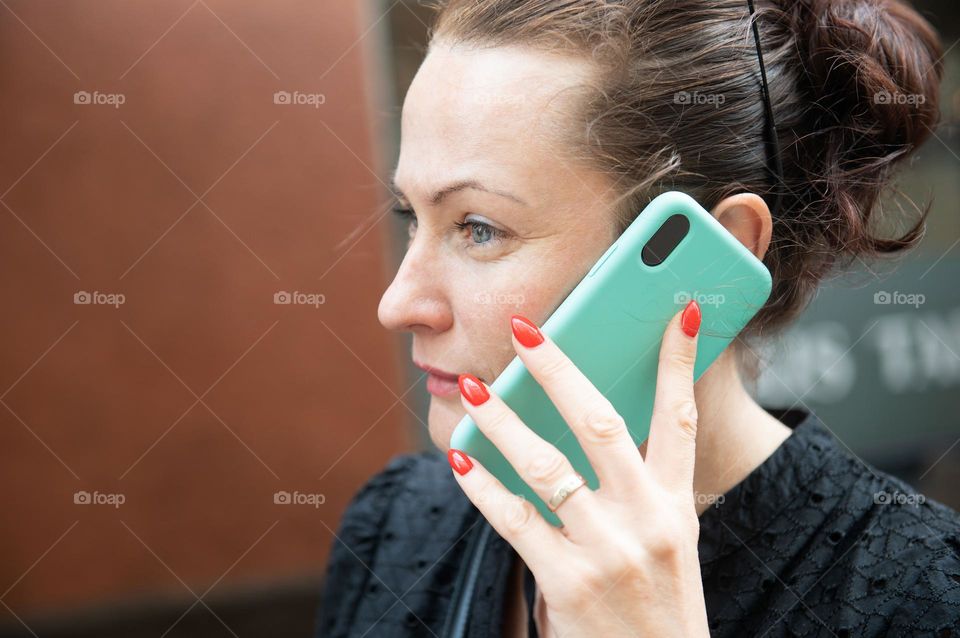 Woman talking on tthe phone