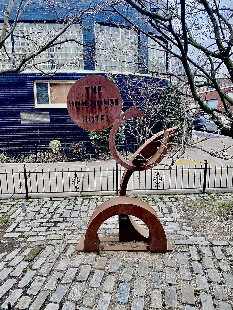 The “BOXHOUSE Hotel” in “Greenpoint”, Bklyn at “Newtown Creek” by the “Pulaski Bridge” added a stylish modern art inspired abstract wooden sculpture sign in front of the building. 2023. Hypnotic Productions
