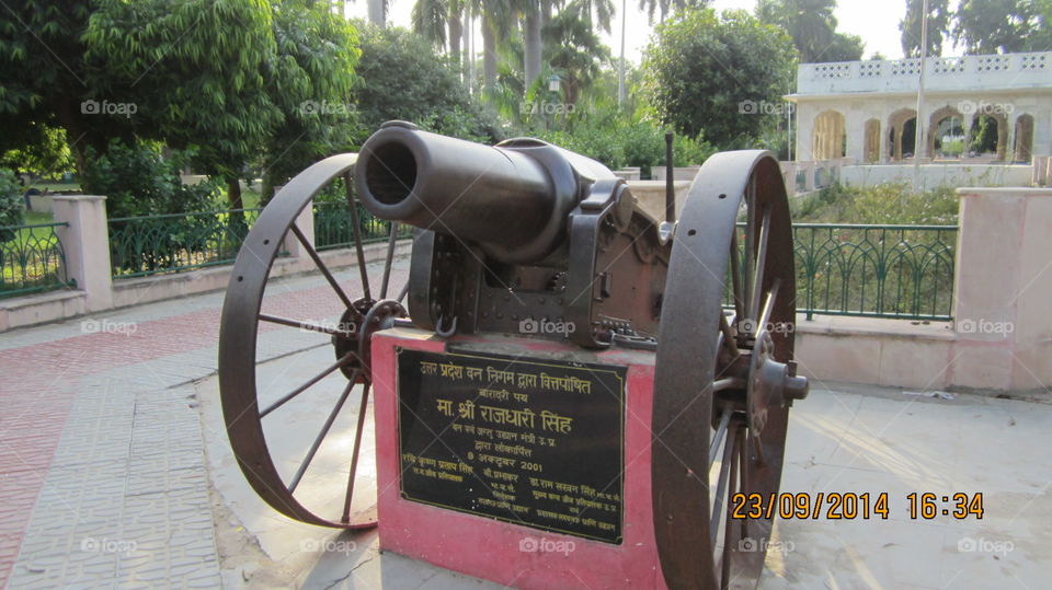 A cannon is a type of gun classified as artillery that launches a projectile using propellant. In the past, gunpowder was the primary propellant before the invention of smokeless powder in the 19th century.