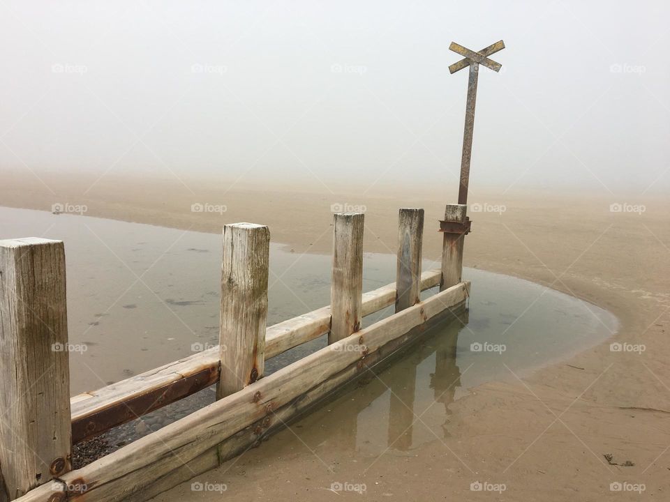 Foggy Landscape … This was very weird … we set off along the beach in full sun when suddenly thick fog descended and I could hardly make out anything at all … snapped this groyne against the foggy background !