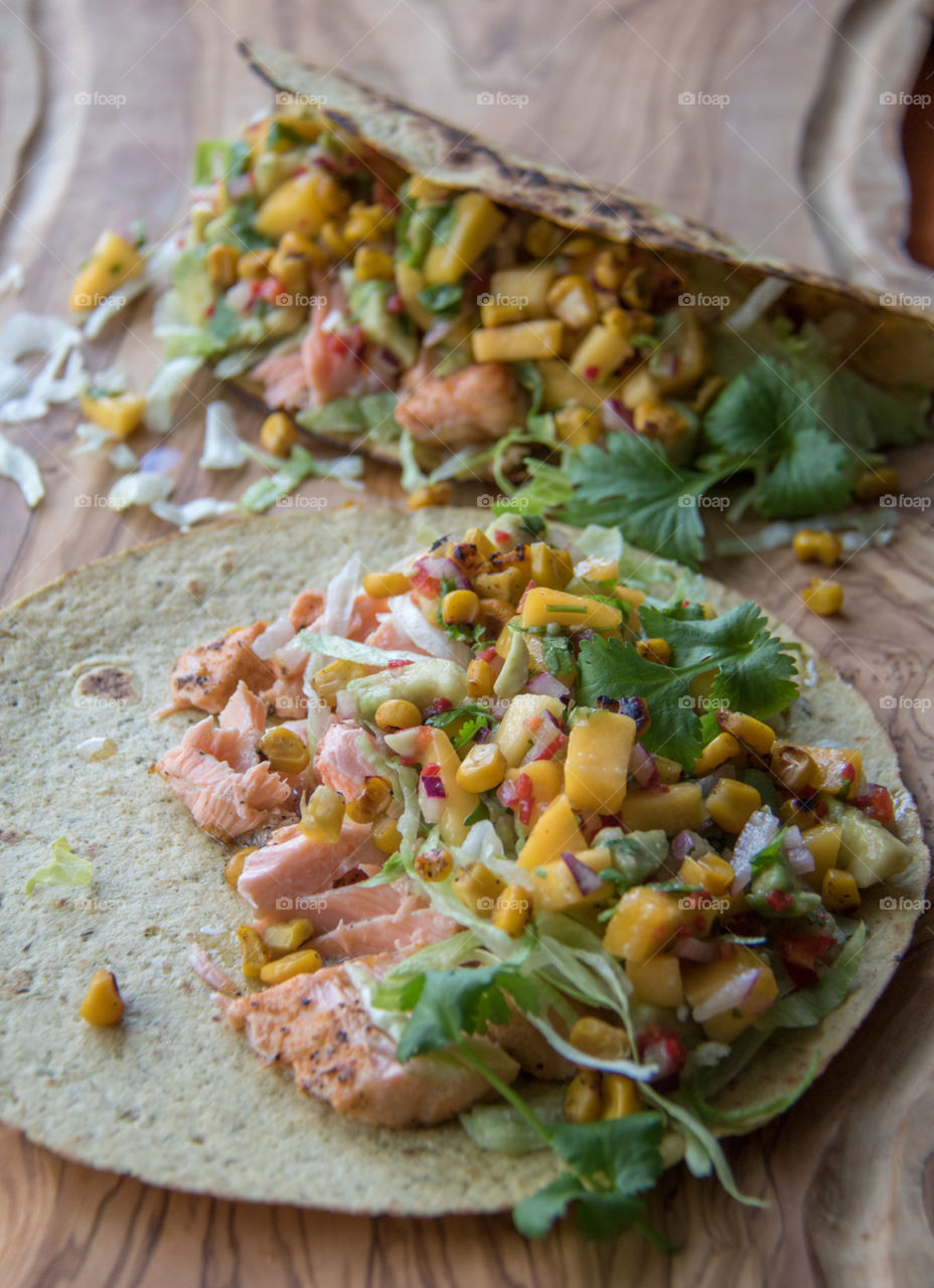Spicy salmon tacos