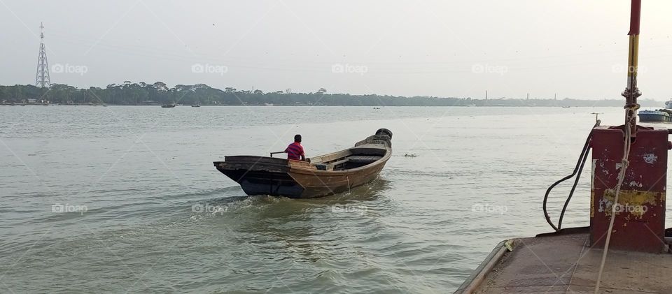 Engine boat